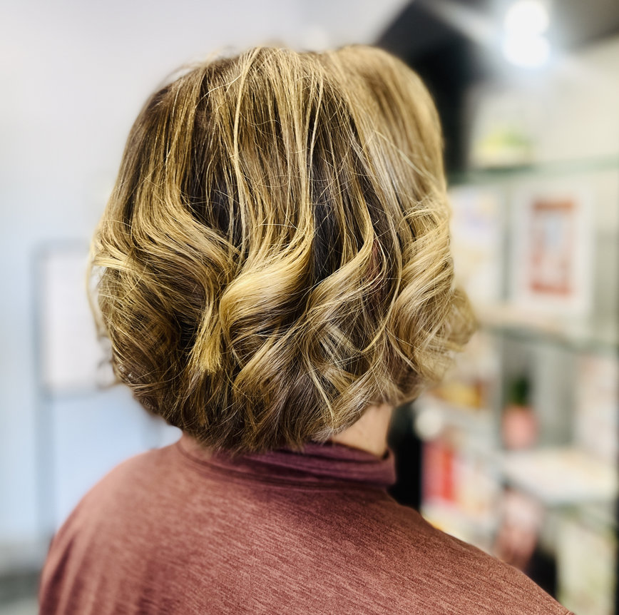 Short dimensional blonde bob by Sonias