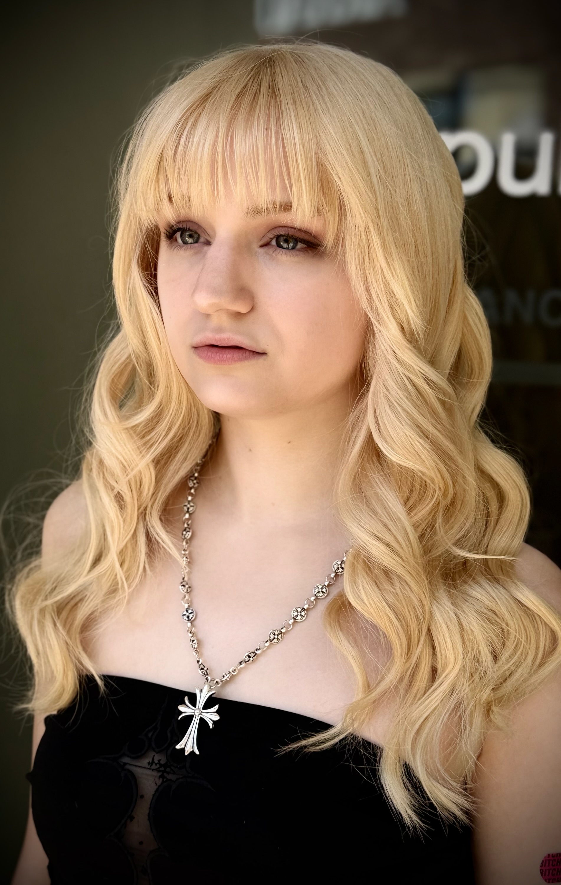 Rooted blonde waves by Sonias