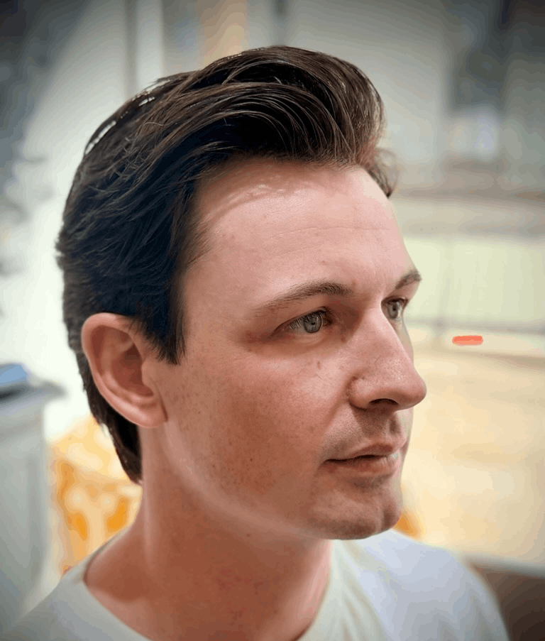 Men's British pompadour hairstyle